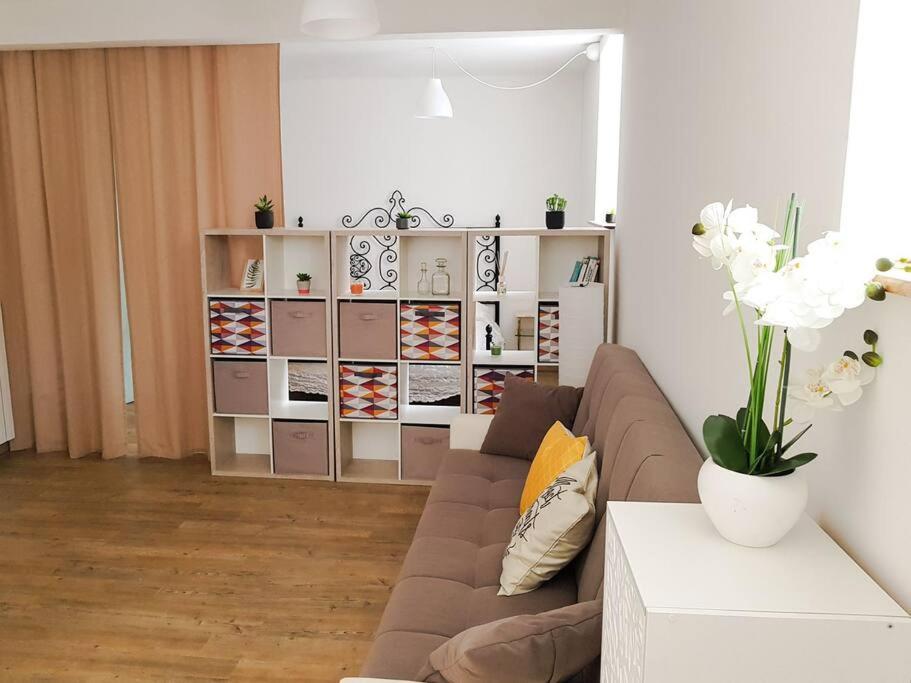 Thekeystudio, Studio Beige Nel Centro, 4 Minuti Dal Mare Bordighera Zewnętrze zdjęcie